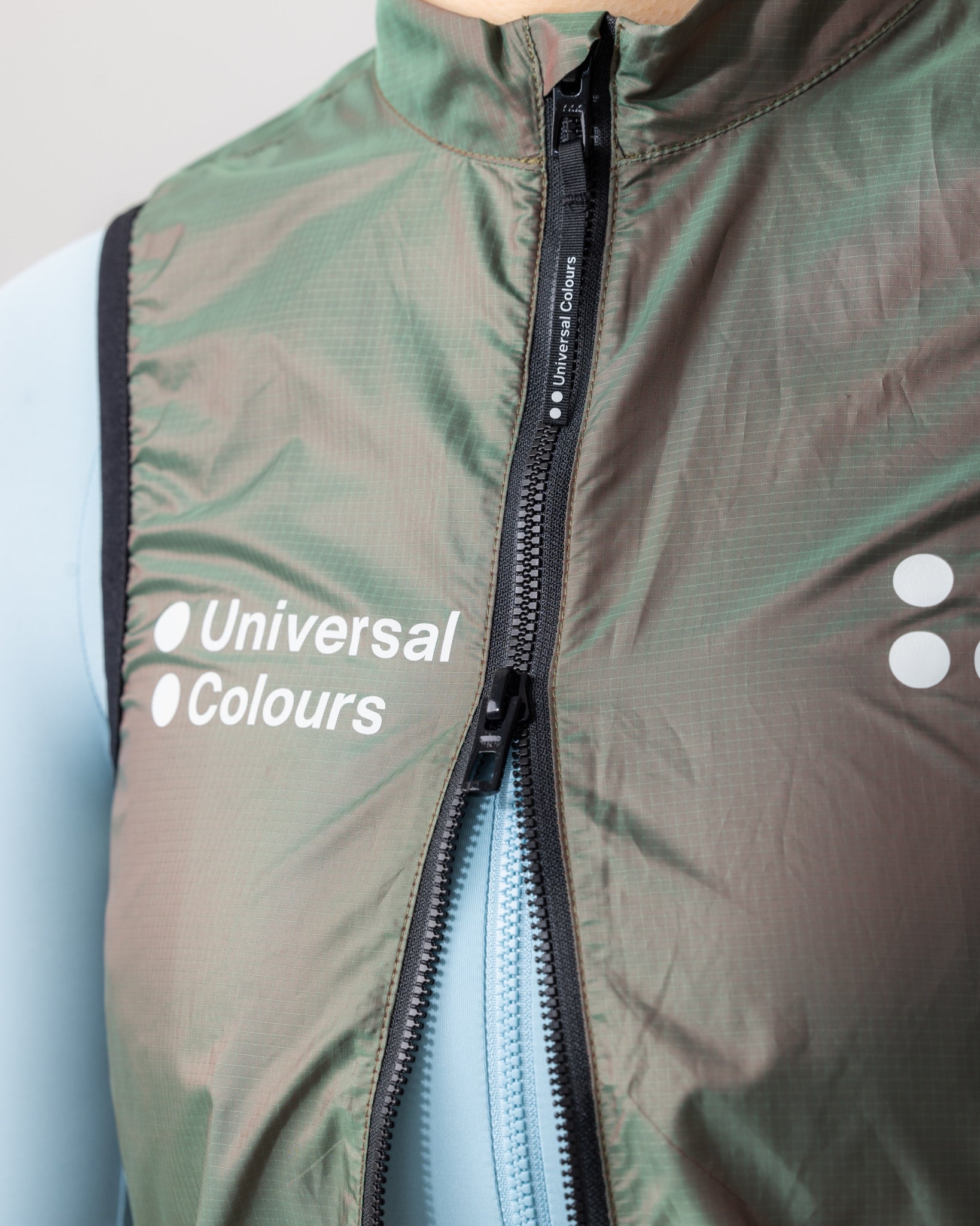 Unisex Spectrum Lightweight Gilet - Iridescent Green/Red