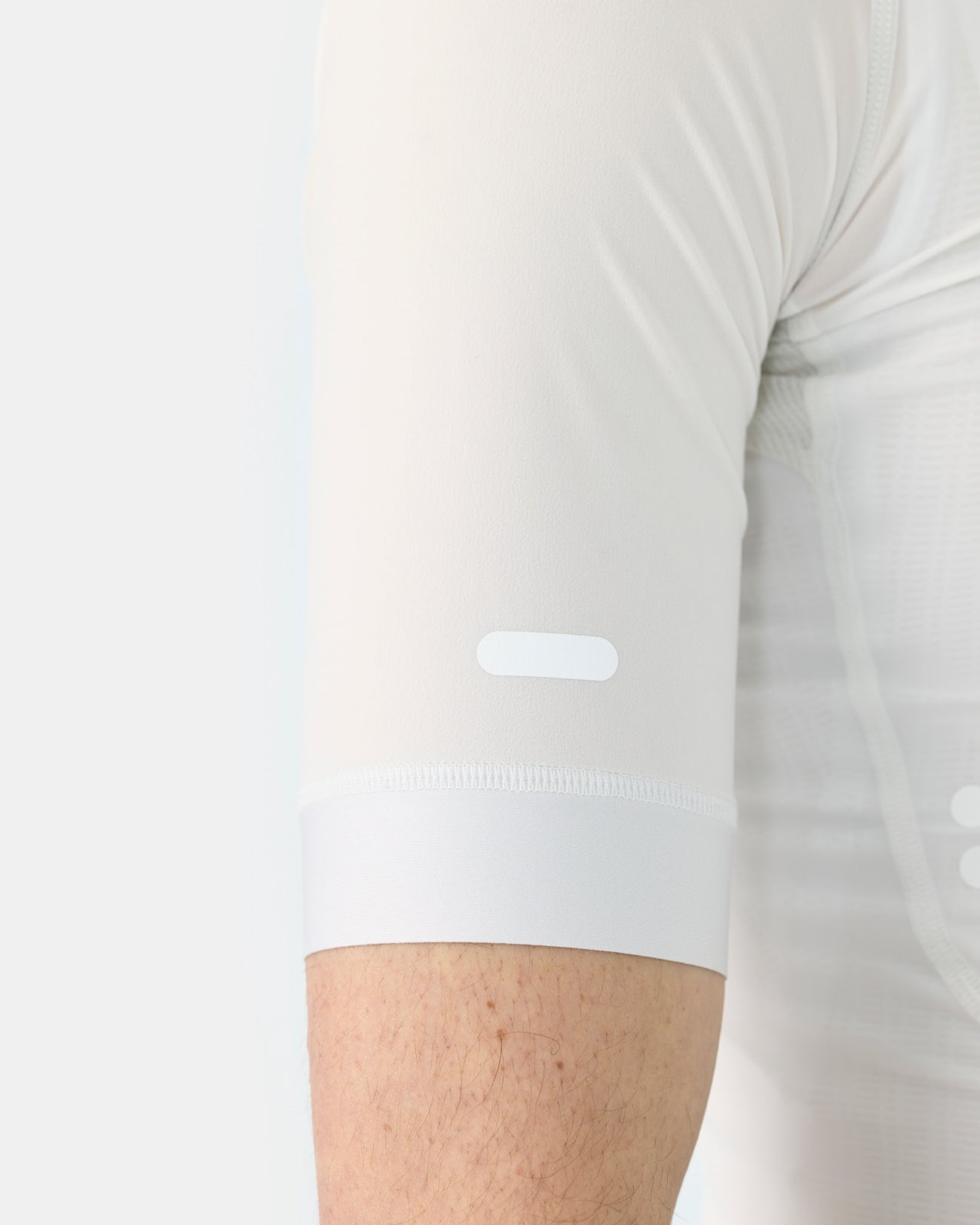 Sleeve detail: reflective tab and contrast white gripper cuff on the Off White Men's Chroma Short Sleeve Jersey.