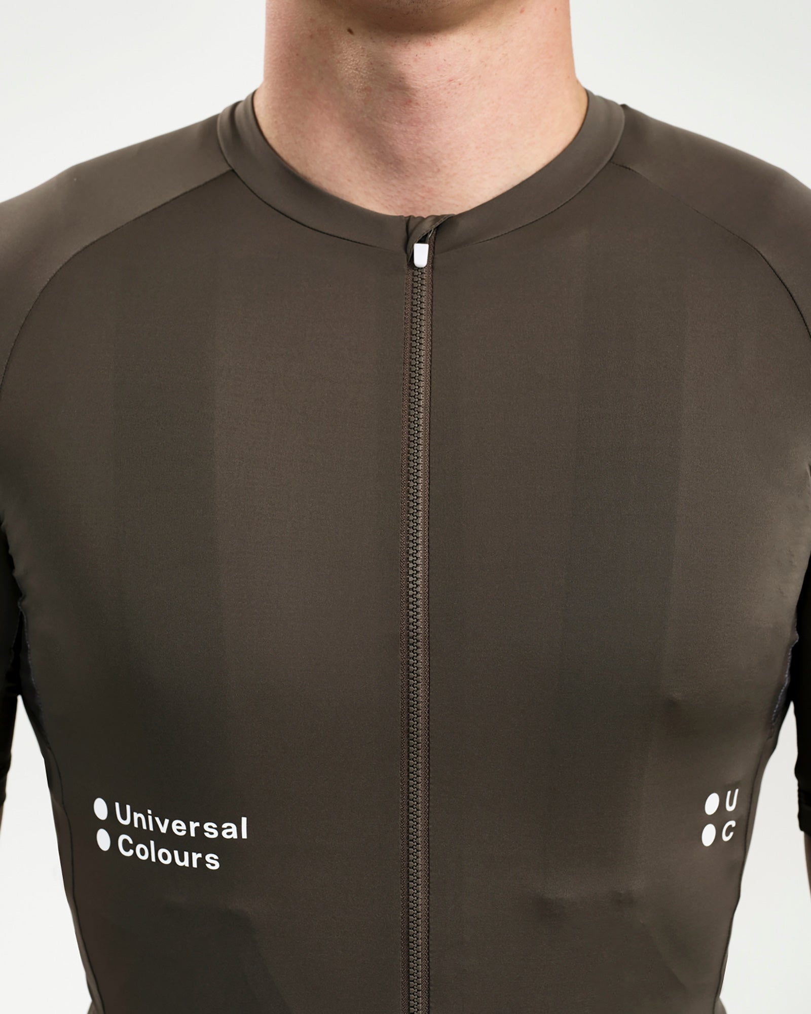 Collar and full-length zip detail on the Men's Mono Short Sleeve Jersey in Soft Grey, with tonal raglan stitching.