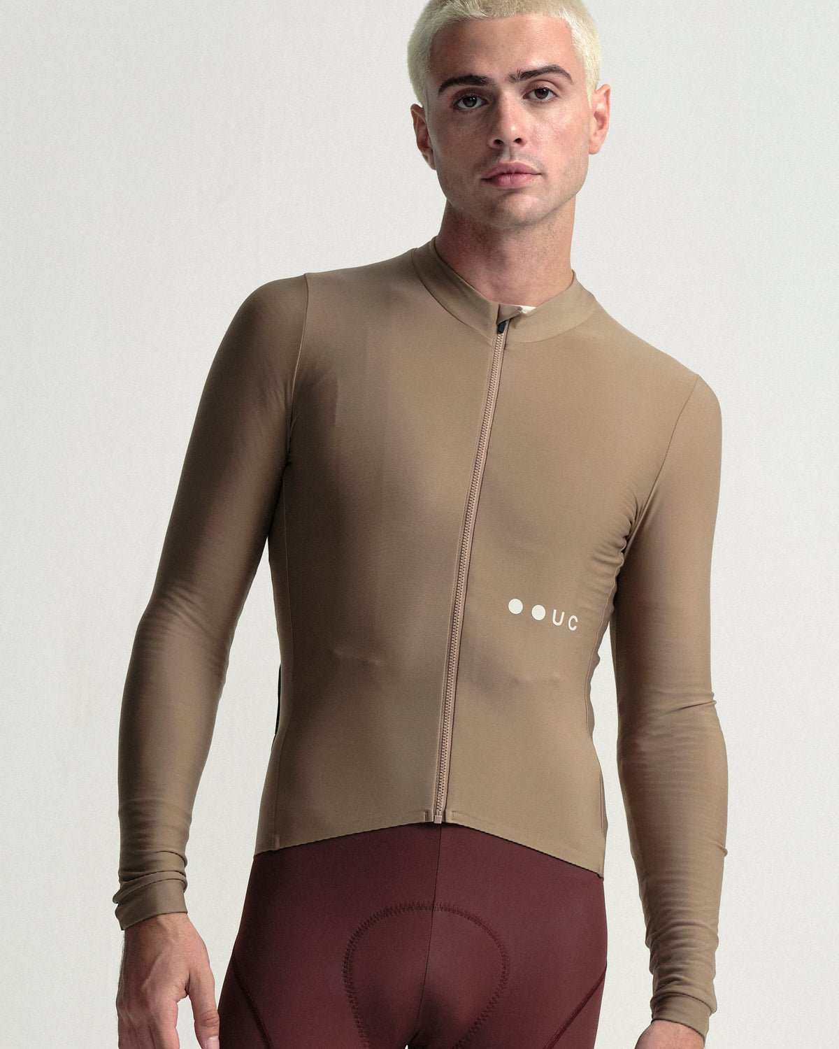 Model wearing the Men's Mono Long Sleeve Jersey in Walnut Brown.