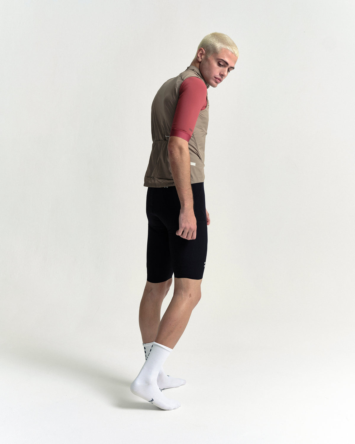 Model wearing the Men's Chroma Insulated Gilet in Walnut Brown.