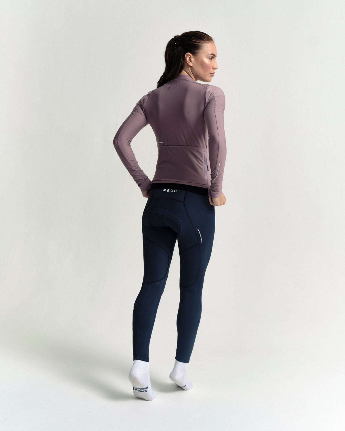 Model wearing the Women's Mono Long Sleeve Jersey in Mauve Mist.