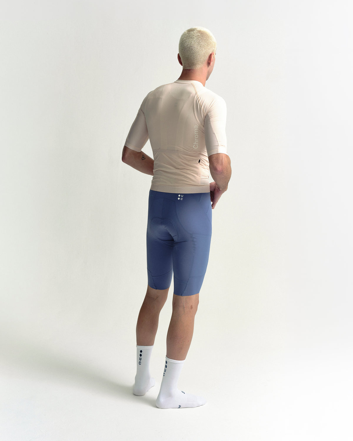 Model wearing the Men's Chroma Short Sleeve Jersey in Almond.
