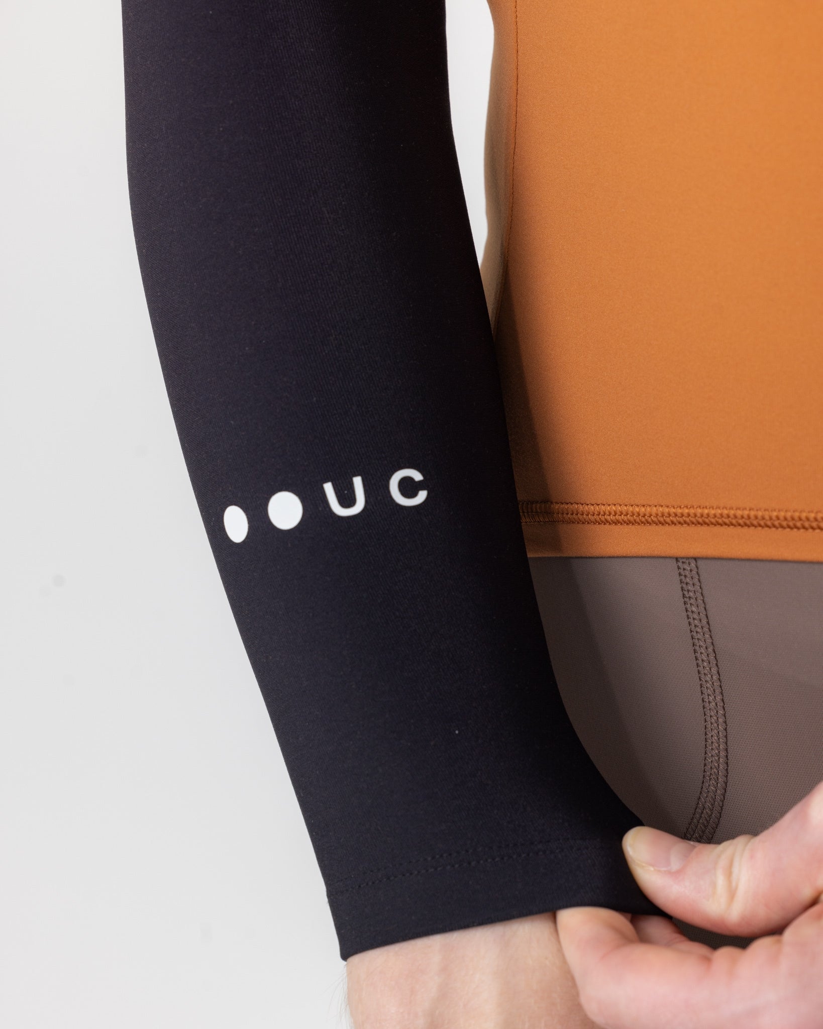 Universal Colours Black Arm Warmers | Universal Colours