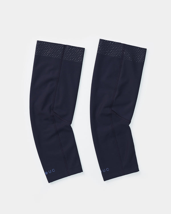 Flatlay: pair of Universal Colours Knee Warmers in Navy Blue with silicone gripper cuffs and articulated knee panelling.