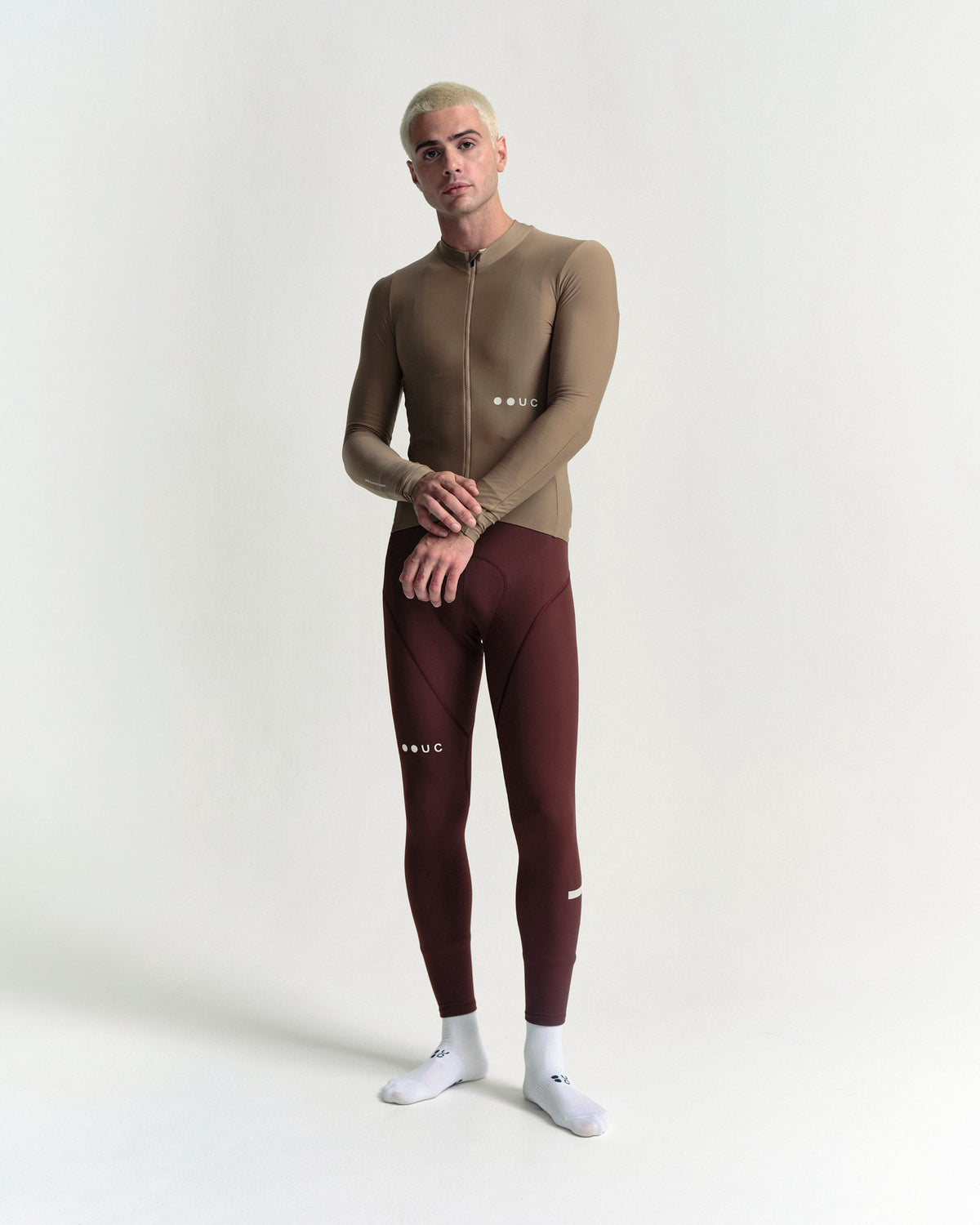 Model wearing the Men's Mono Long Sleeve Jersey in Walnut Brown.