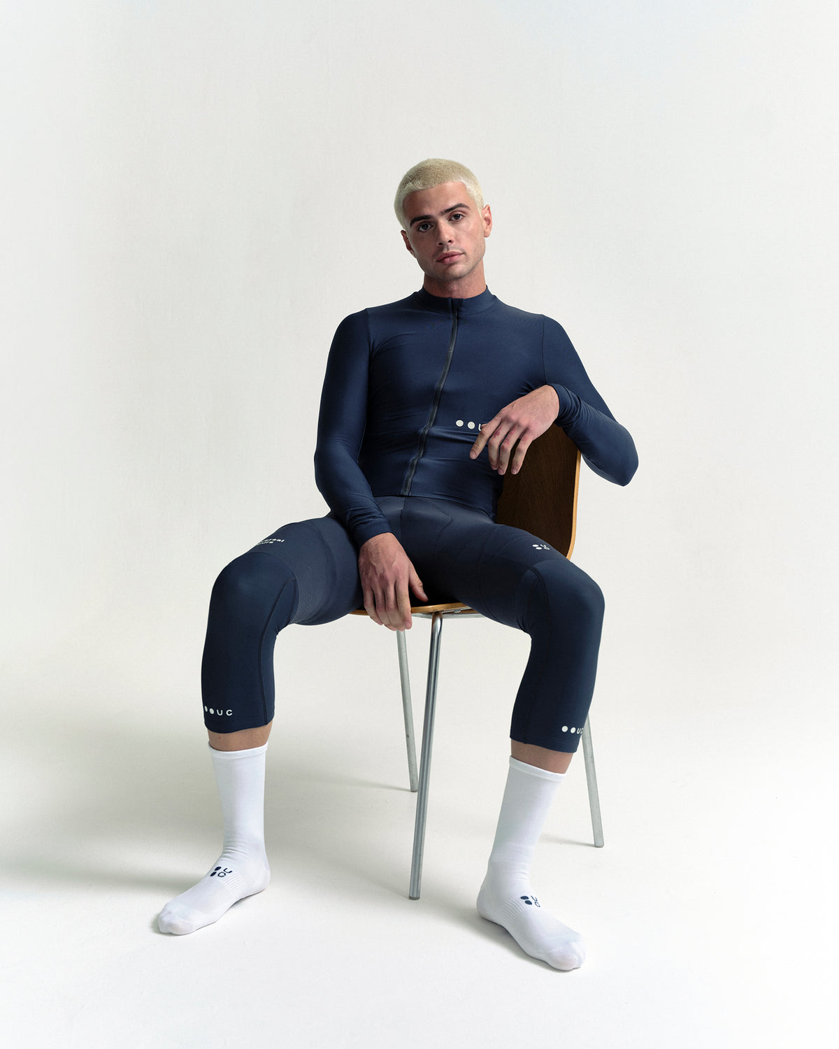 Model wearing the Knee Warmers in Eclipse Navy.