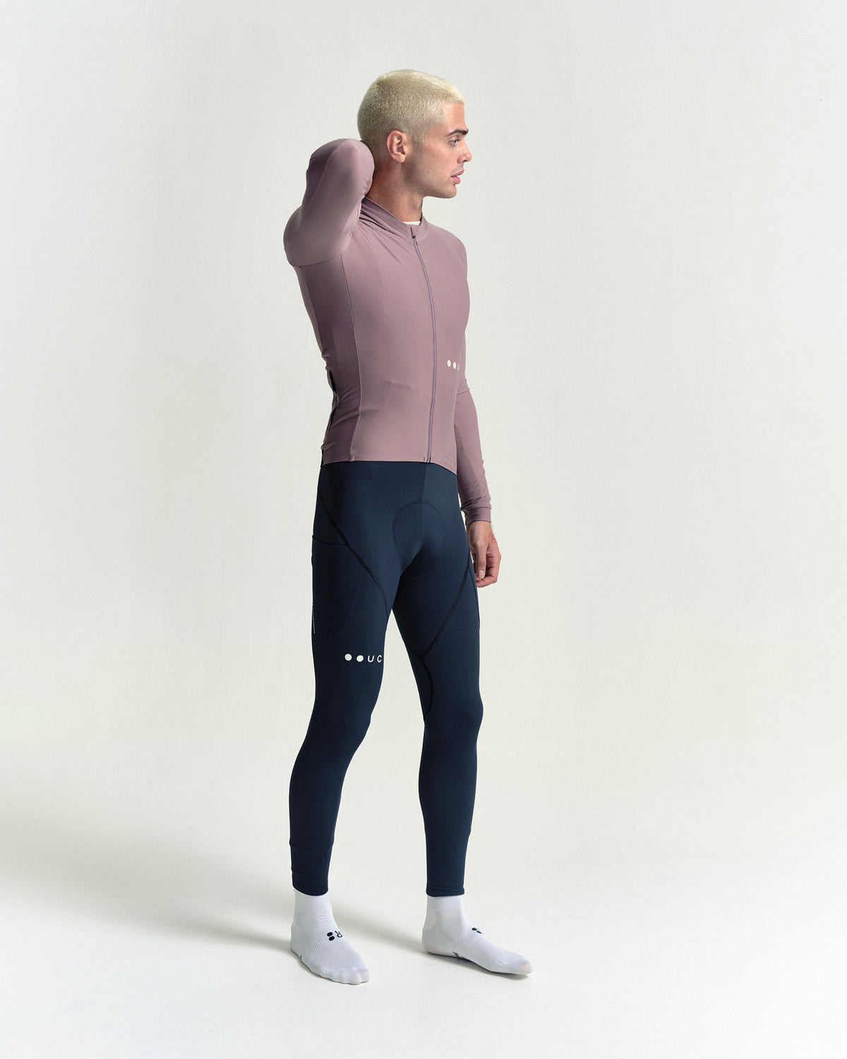 Model wearing the Men's Mono Long Sleeve Jersey in Mauve Mist.