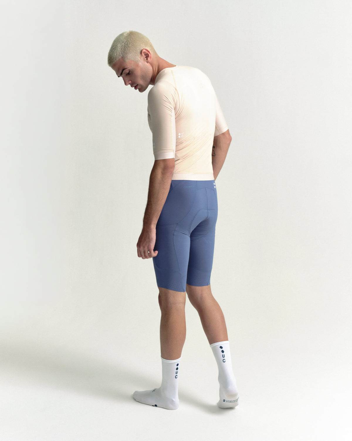 Model wearing the Men's Chroma Short Sleeve Jersey in Almond.