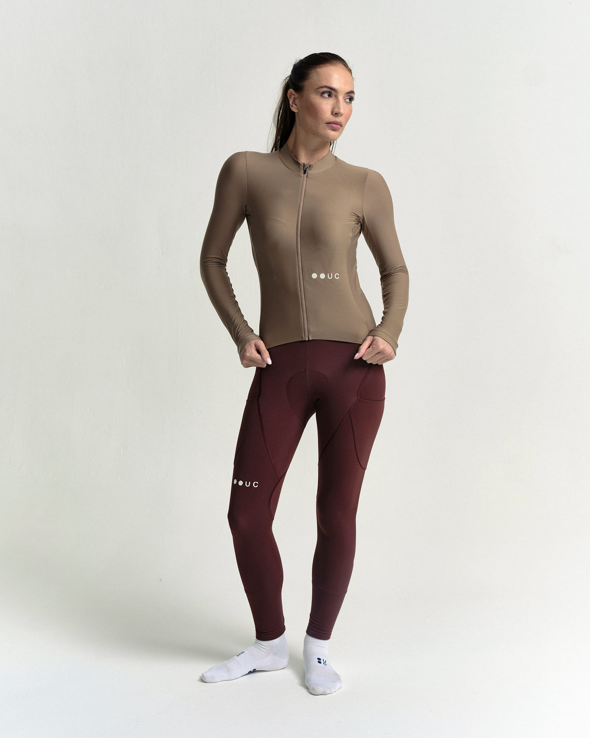 Model wearing the Women's Mono Long Sleeve Jersey in Walnut Brown.
