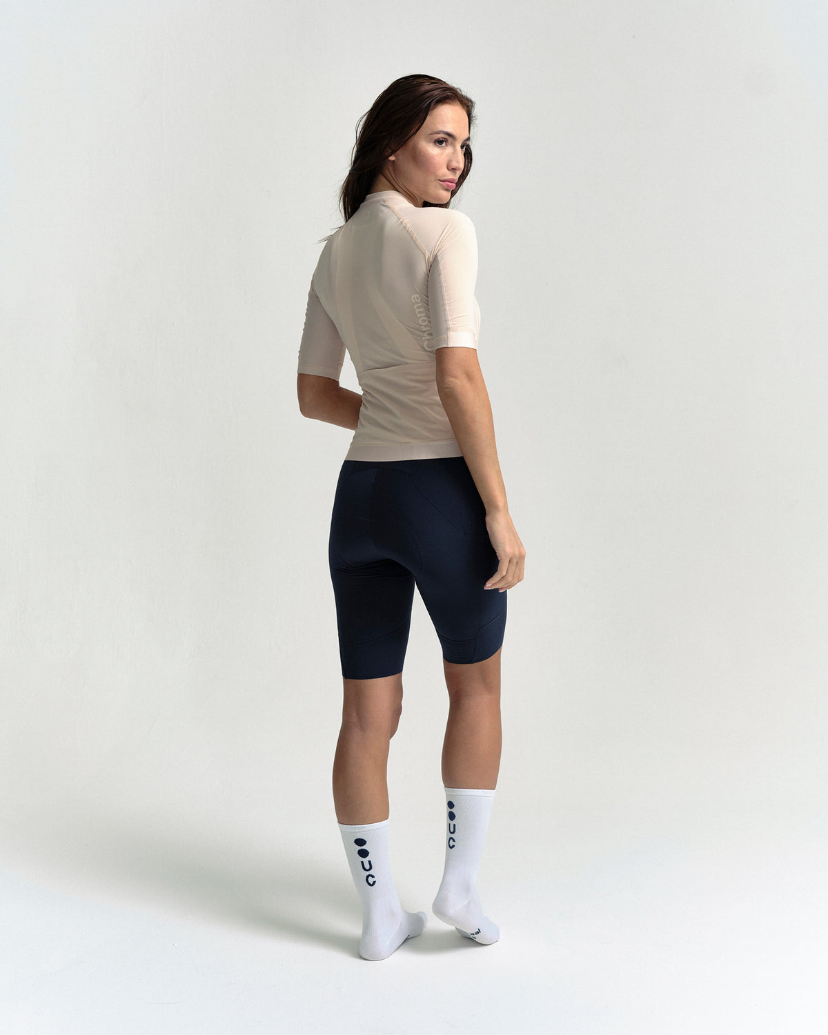 Model wearing the Women's Chroma Short Sleeve Jersey in Almond.